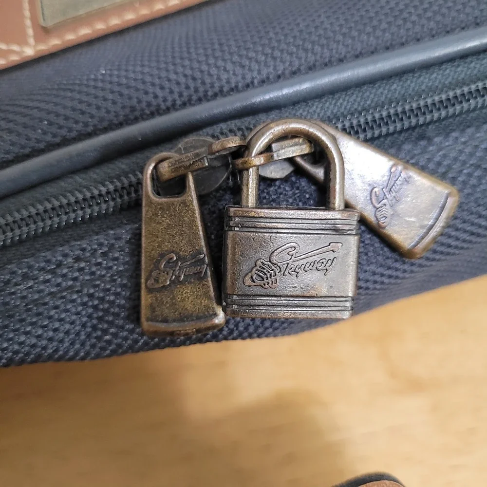Skyway Nylon‎ Travel Garment Bag Weekender Shoulder Strap Carry On